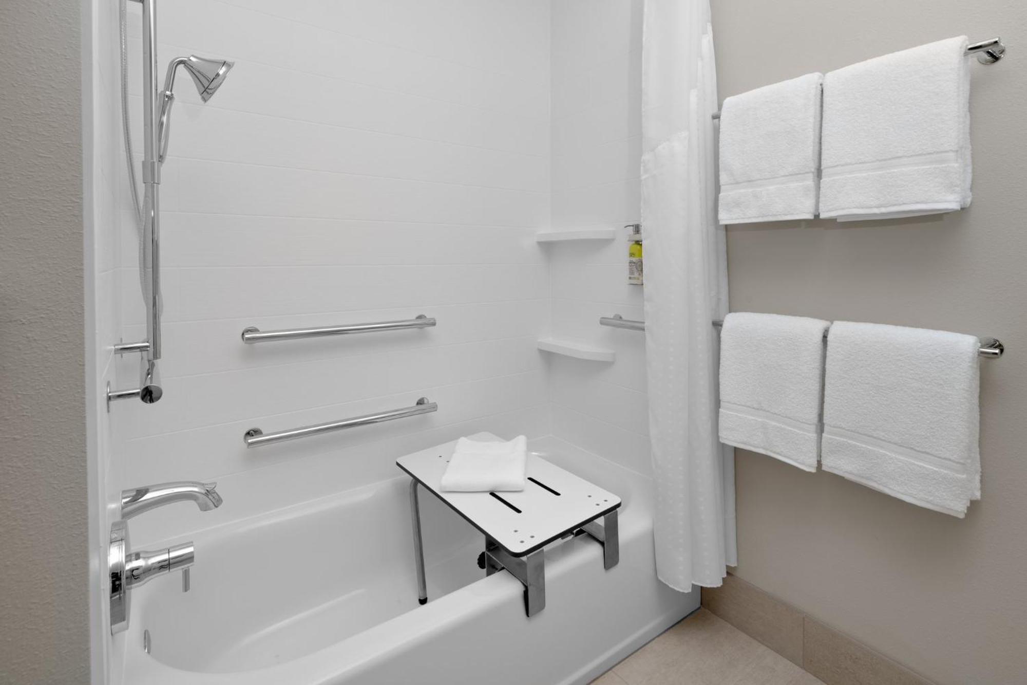 Holiday Inn Express & Suites - Elkhorn - Lake Geneva Area By Ihg Εξωτερικό φωτογραφία