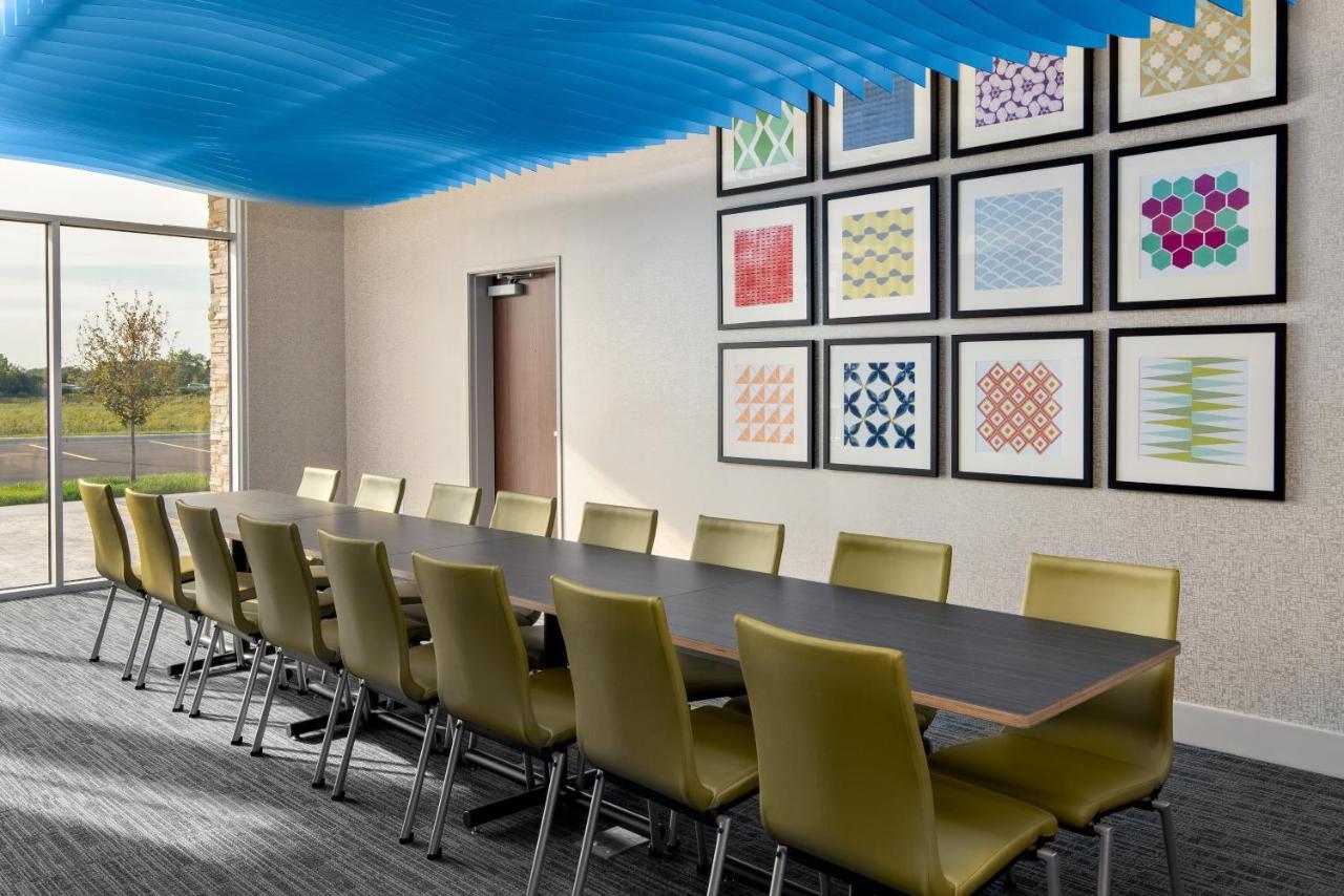 Holiday Inn Express & Suites - Elkhorn - Lake Geneva Area By Ihg Εξωτερικό φωτογραφία