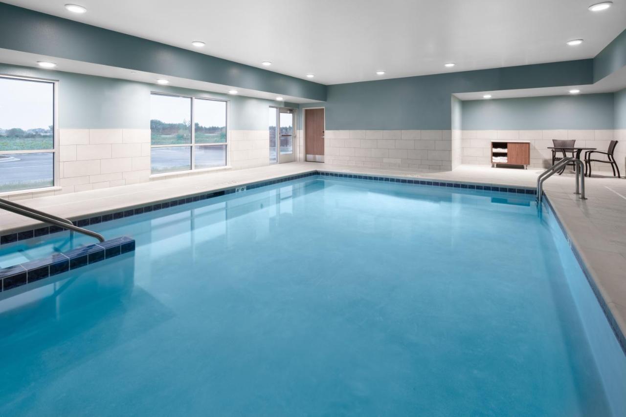 Holiday Inn Express & Suites - Elkhorn - Lake Geneva Area By Ihg Εξωτερικό φωτογραφία