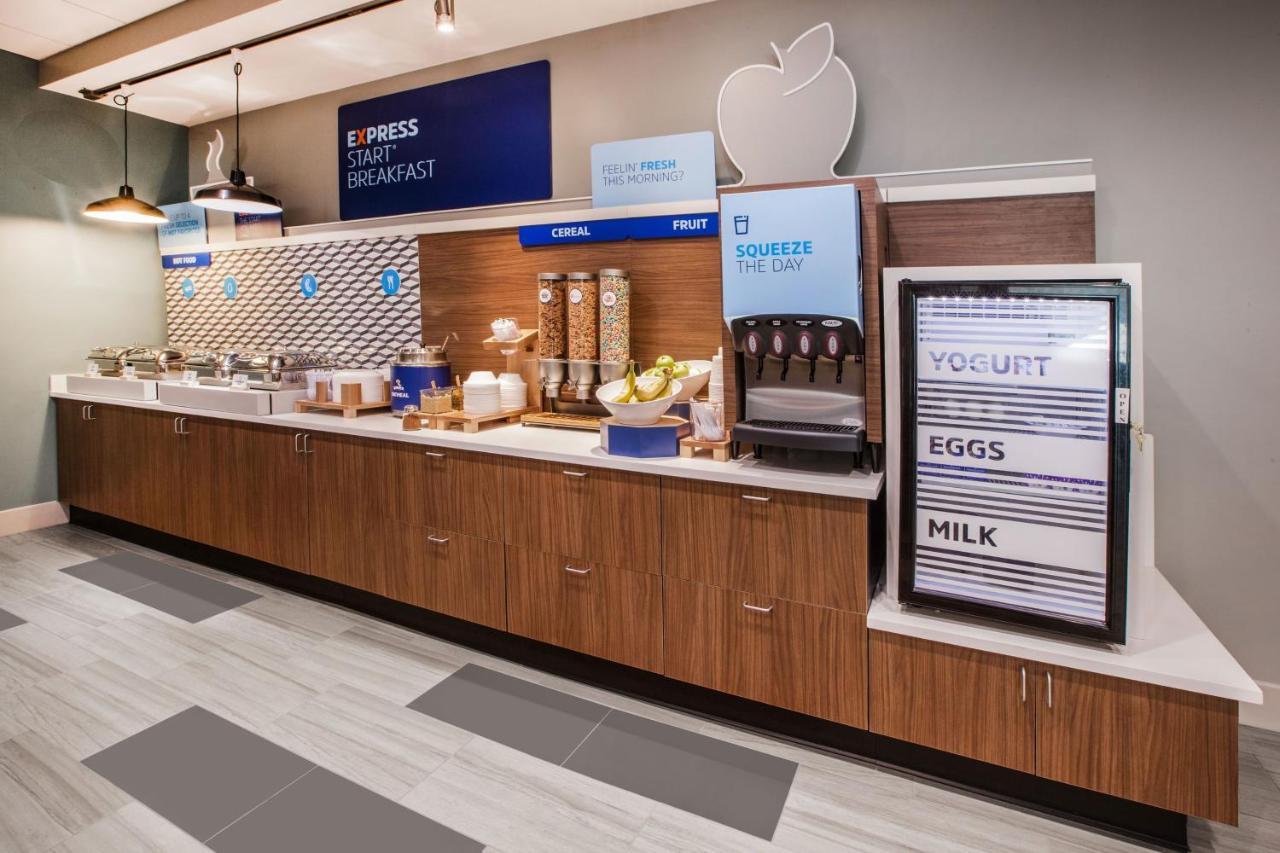 Holiday Inn Express & Suites - Elkhorn - Lake Geneva Area By Ihg Εξωτερικό φωτογραφία