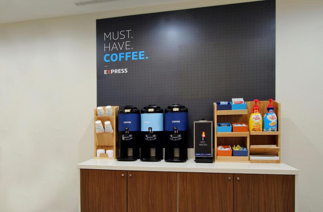 Holiday Inn Express & Suites - Elkhorn - Lake Geneva Area By Ihg Εξωτερικό φωτογραφία